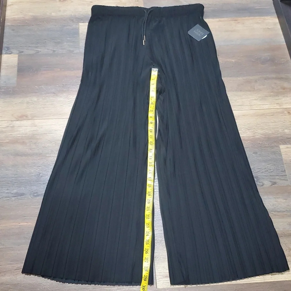 NWT John Mark pleated wide leg pull on pants black